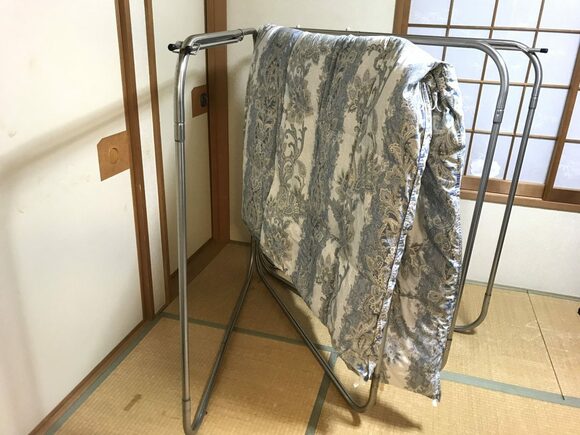 布団ラックは室内でも布団が干せるので便利