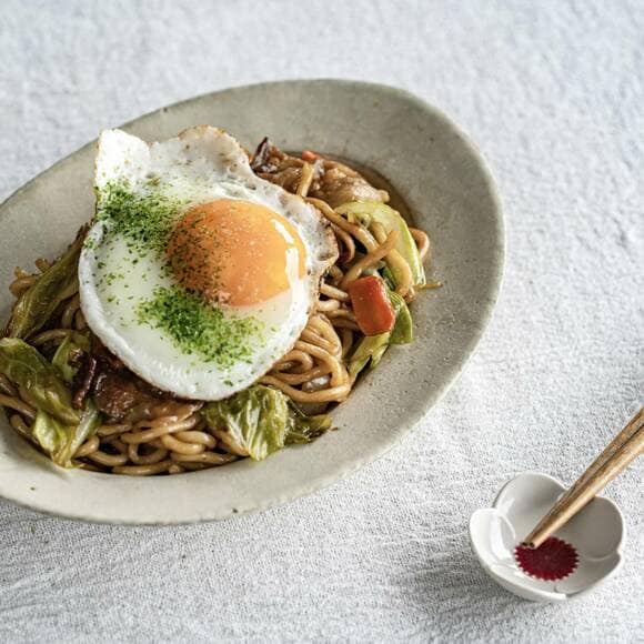 お皿に焼きそば