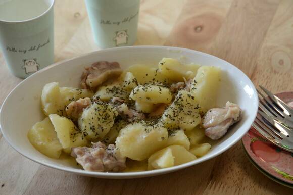 チキンとポテトのバター蒸し