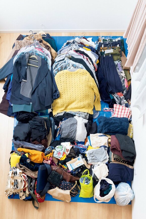 衣類全部出したところ