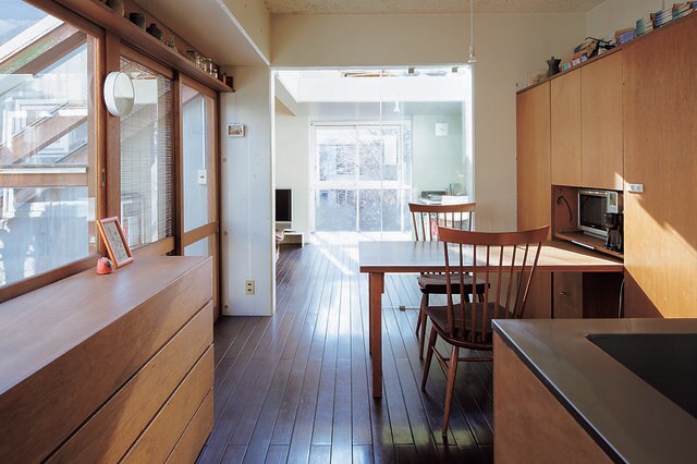 実家をどうする?建築家の父が建てた家を「丁寧に住み継ぐ」家