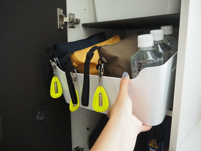 玄関にサコッシュ