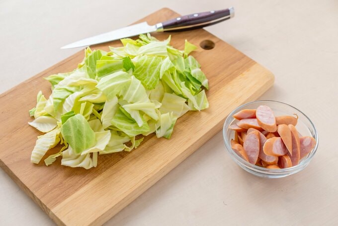 キャベツをざく切りにする