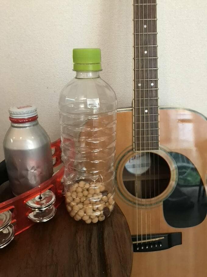 ギターと手づくりの楽器