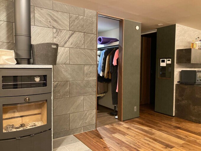 リビングから見たクローゼット