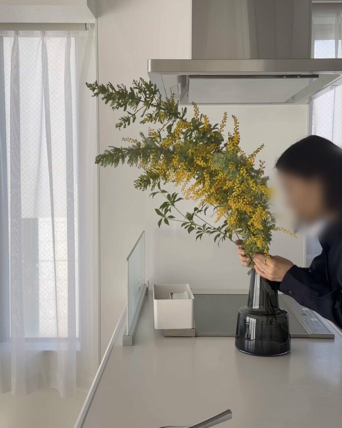 花瓶と大きな花束