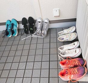 履き古した靴も、ひもや中敷きを変えたら気分一新