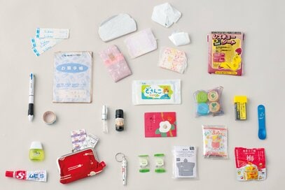 プロが持ち歩く「防災ポーチの中身」。のどアメやマスキングテープは日常でも役立つ