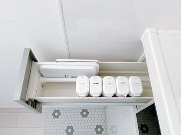 つっぱり棒を引き出し内の仕切りに。とっておきの「秒速収納」実例集