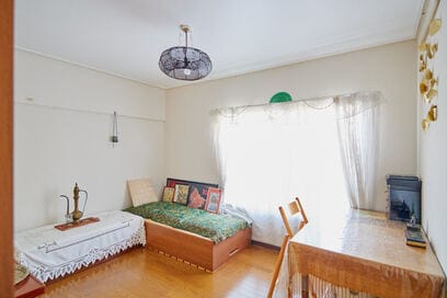 74歳ひとり暮らしの「お金をかけない」趣味部屋。“使わないもの"がインテリアに大活躍