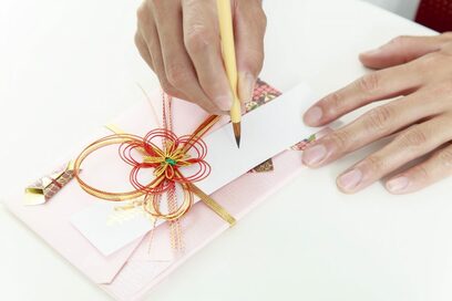 家計が厳しく結婚式に出席できない。どうすべき？イマドキの冠婚葬祭マナー