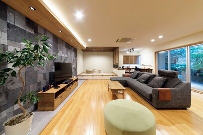 専有面積180㎡、プレミアムなマンションリノベ。木や石の素材感で美しく