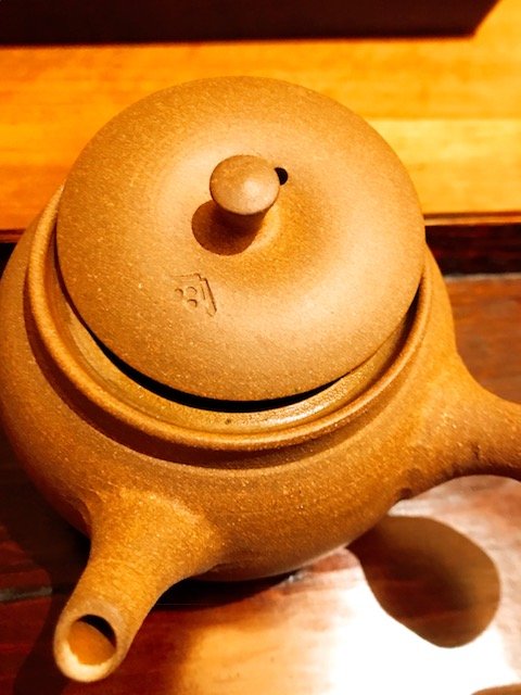 少しだけフタをずらす