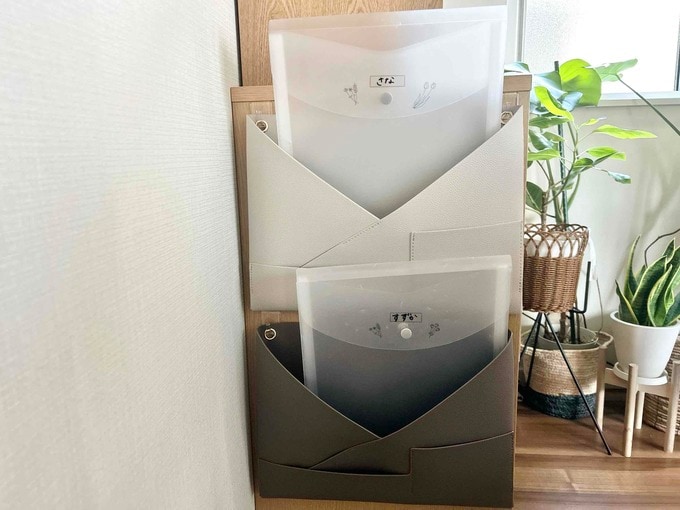 レターパックにクリアファイルを入れている