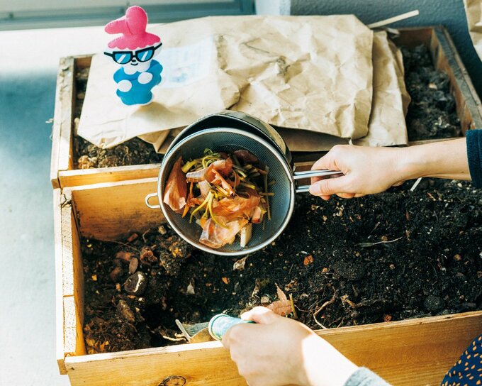 生ゴミをプランターへ