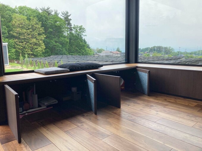 扉はプッシュ式