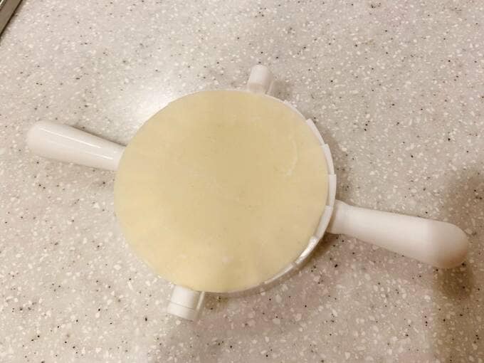 かんたん餃子の上に皮