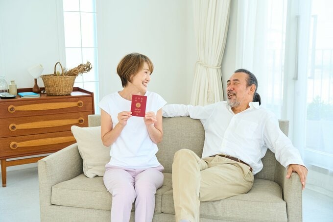 海外旅行にいくミドル夫婦