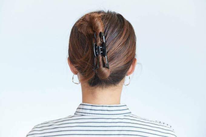 クリップで髪を留めたあと