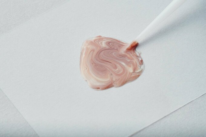 ジェルネイルを混ぜ合わせる