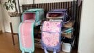 ランドセルのフタはあけっぱなしでOK。失敗から学んだ「学用品の収納と置き場所アイデア」4つ
