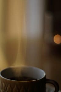 湯気がスーッと線になって上がり出す