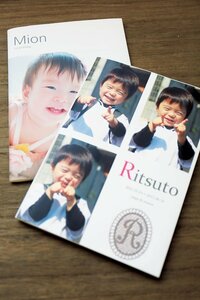 表紙には笑顔のアップを。