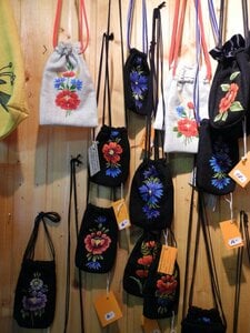 乙女心をくすぐるエストニアの刺繍と織物