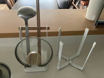 山崎実業の便利グッズ2つ。省スペースでキッチンがもっと片づく