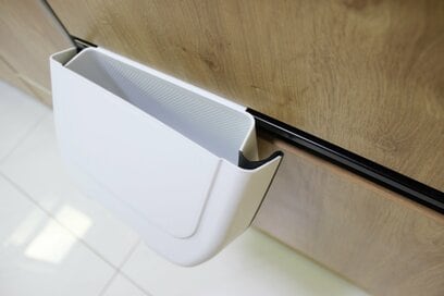 ダイソー「330円のゴミ箱」が画期的すぎる！狭いキッチンで大活躍の理由は？