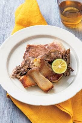 キノコたっぷり！秋のうま味がつまった豚肉ステーキ