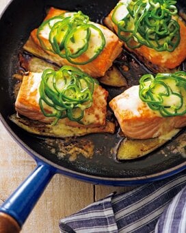 サーモン×チーズの絶品蒸し焼き。とろり食感のナスと一緒に！