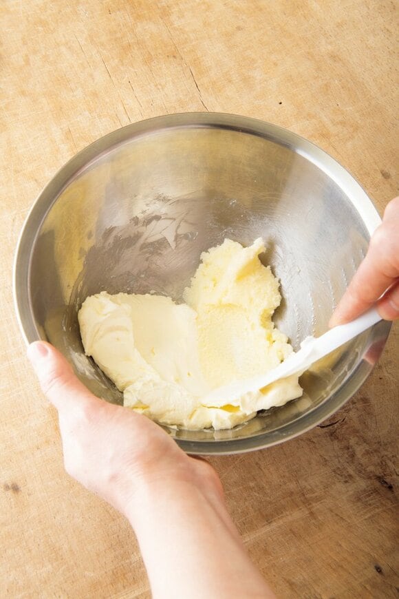 ゴムべらで混ぜる