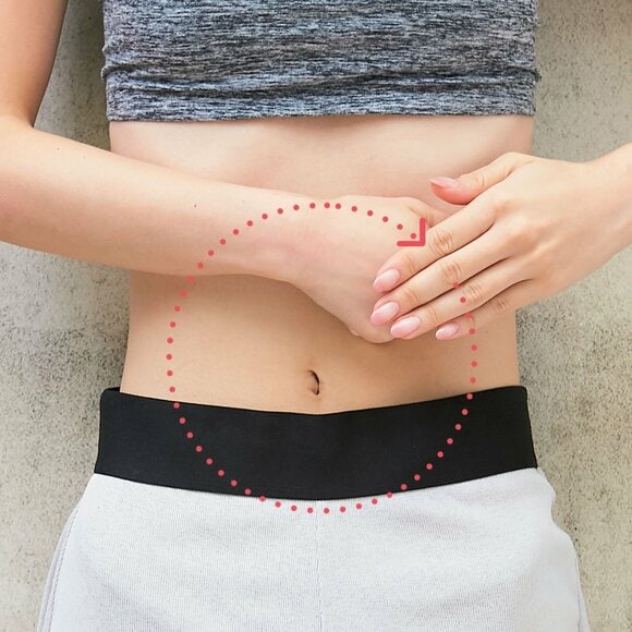 こぶしで腸を刺激する