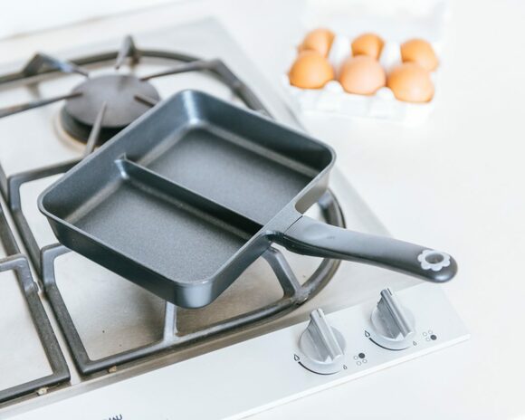 仕きりがついたフライパン