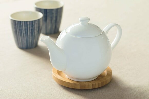 ボーンチャイナのポットで お茶タイムが充実