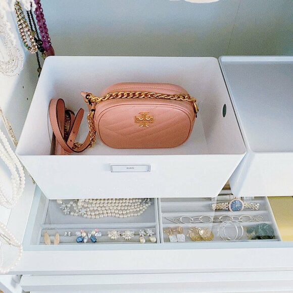 ボックスにポーチ