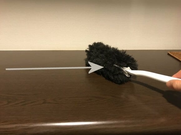 押しつけず一方向に滑らせる