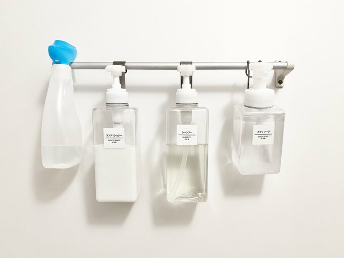 ボトルが4つ並べられた写真