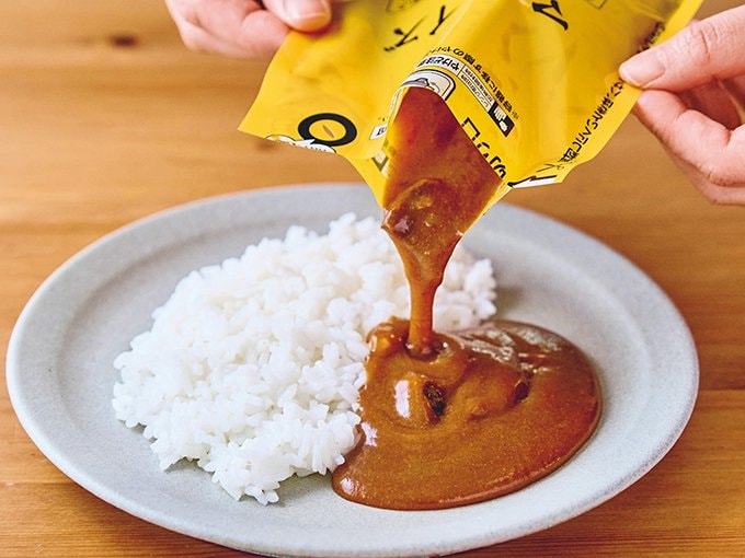 レトルトカレーをかける
