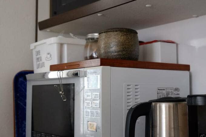 電子レンジの上に容器