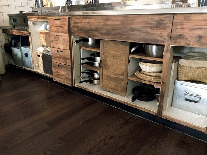 キッチン下の扉をなくした様子