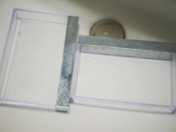 シャンプー置き2つ