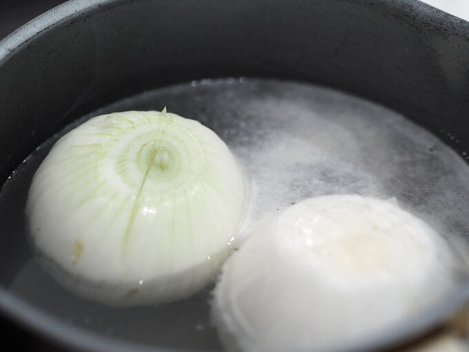 タマネギをゆでる