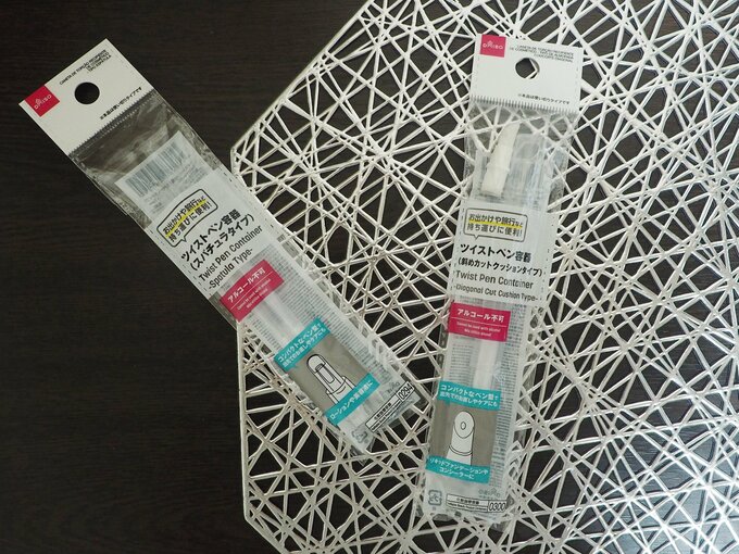 「ツイストペン容器(斜めカットクッションタイプ)」