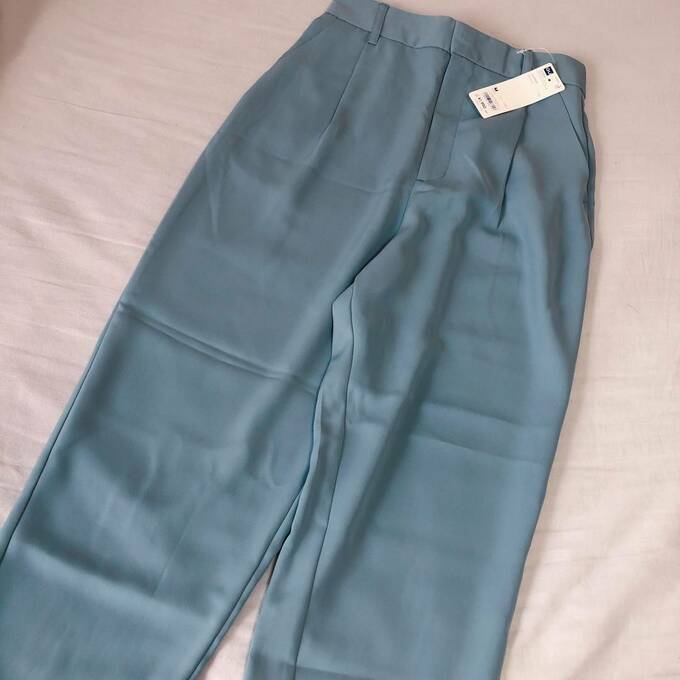 GUの「タックテーパードアンクルパンツZ」