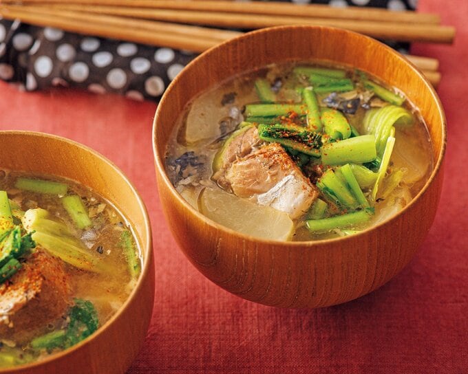 サバ缶とキャベツのおかずみそ汁