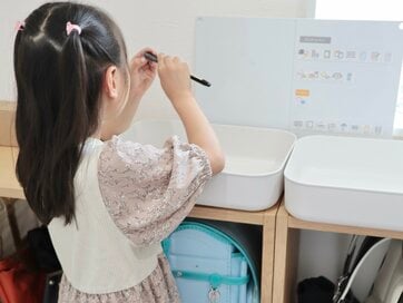 散らかした家族が自分で片づけるコツ3つ。全員が「定位置」を把握するのがポイント