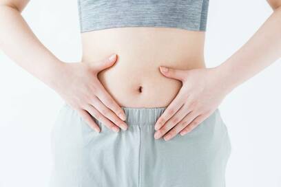 呼吸が浅いとぽっこり下腹に！正しいおなかの使い方