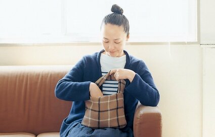 ちょっとしたお出かけに便利な「ウールのミニバッグ」のつくり方。まっすぐ縫いで簡単